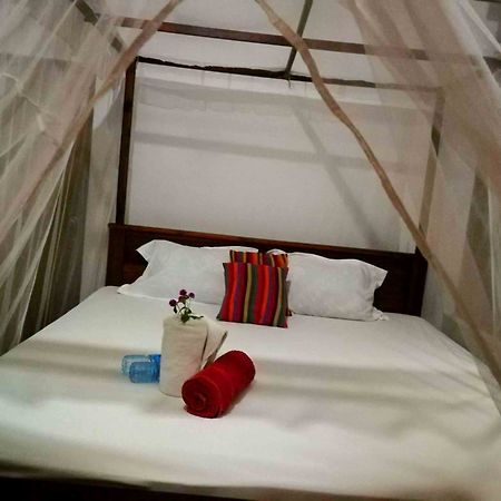 Canoe Beach Resort Tangalle Bagian luar foto