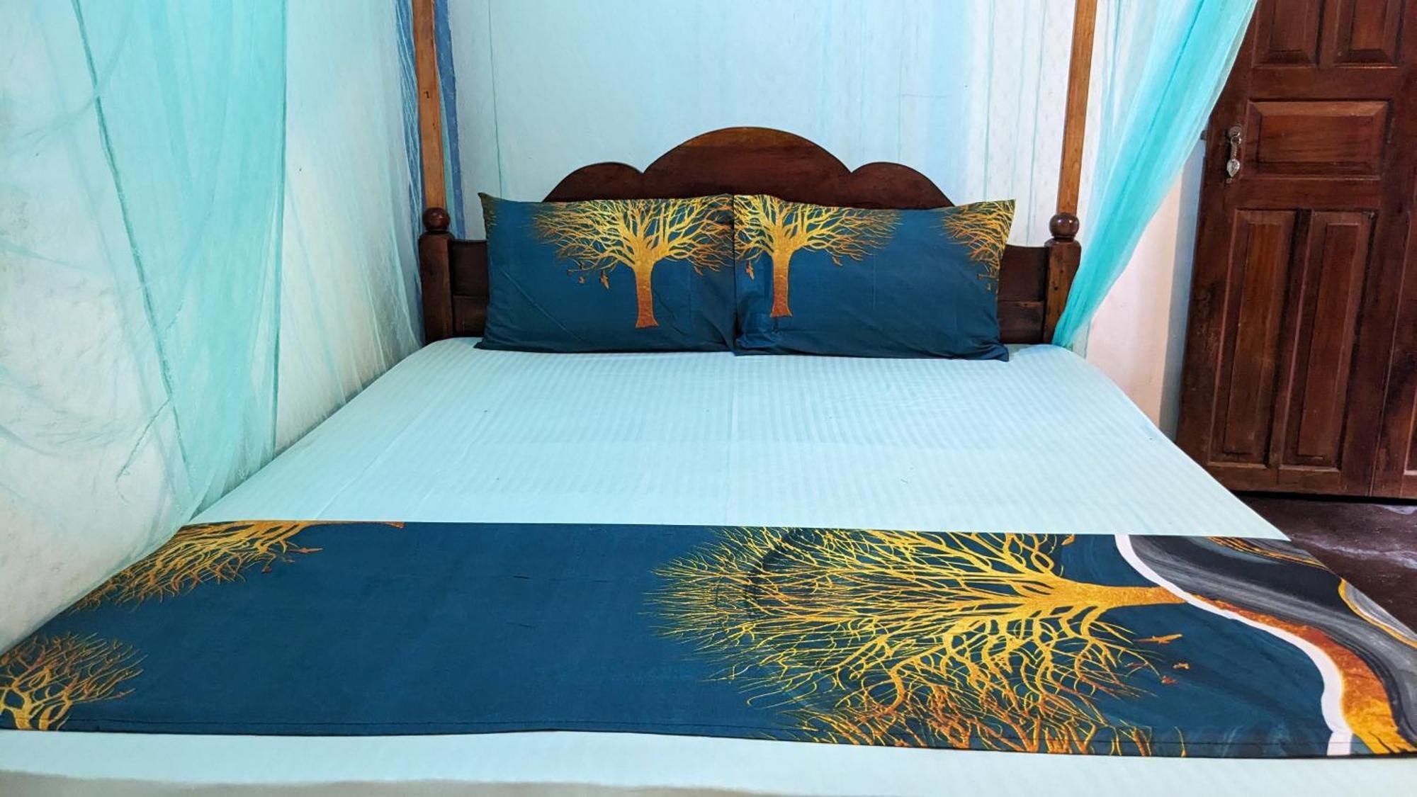 Canoe Beach Resort Tangalle Bagian luar foto